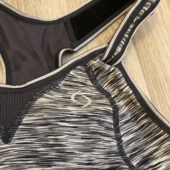 Moving Comfort Running Bra - Picture 2 of 7